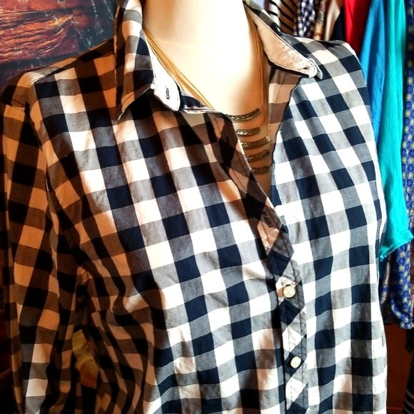 Laura Scott | Buffalo Plaid Button Up Shirt - Picture 2 of 9